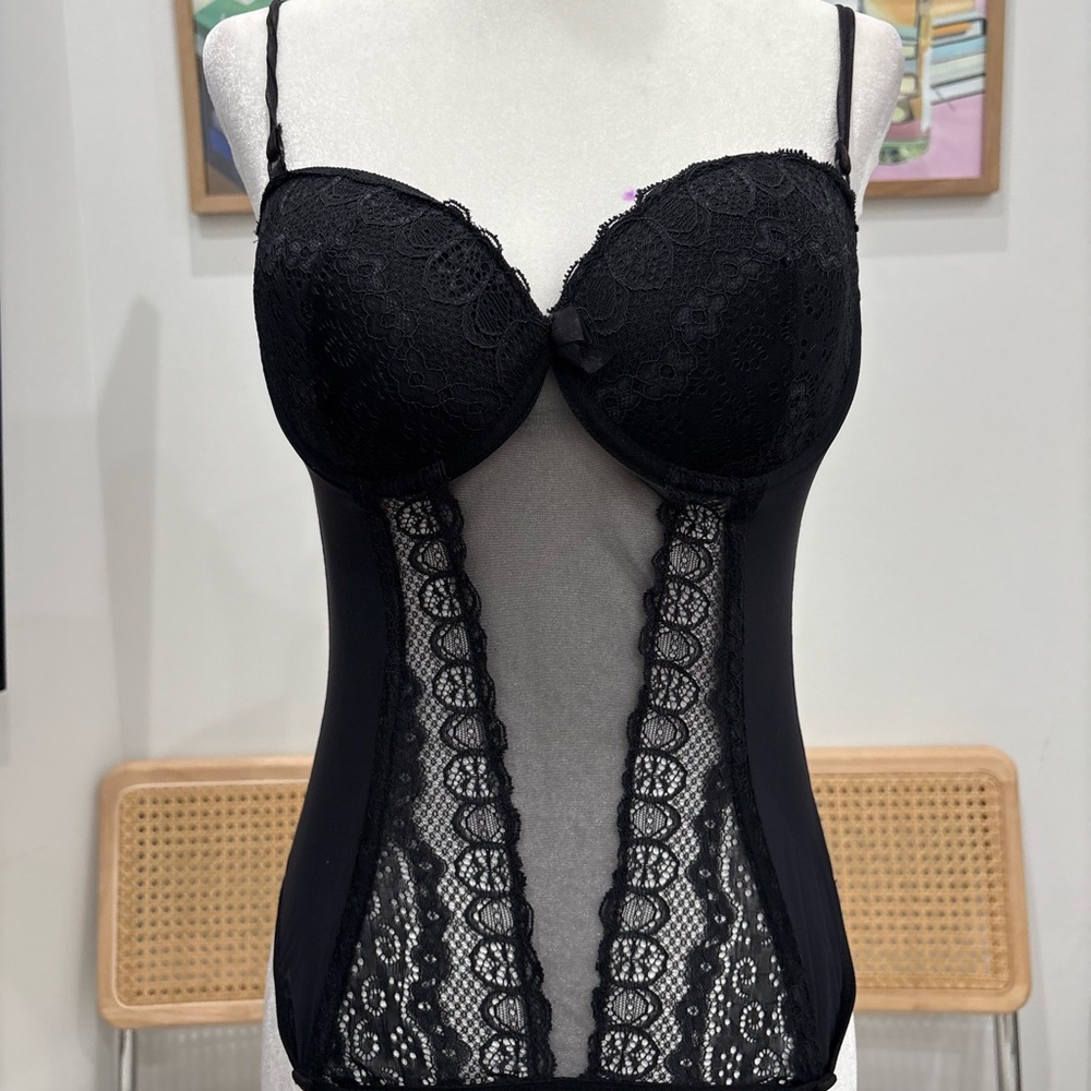 Vintage black lace bustier corset top!